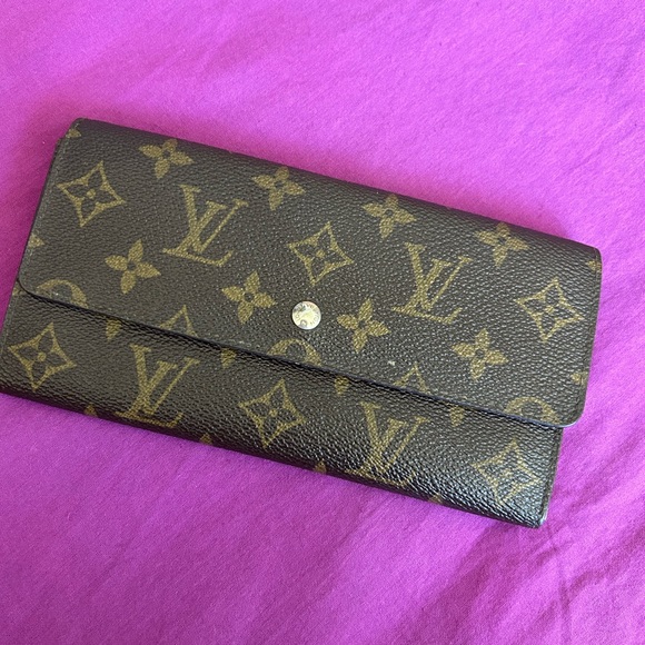 Authentic LV Wallet - Picture 1 of 5